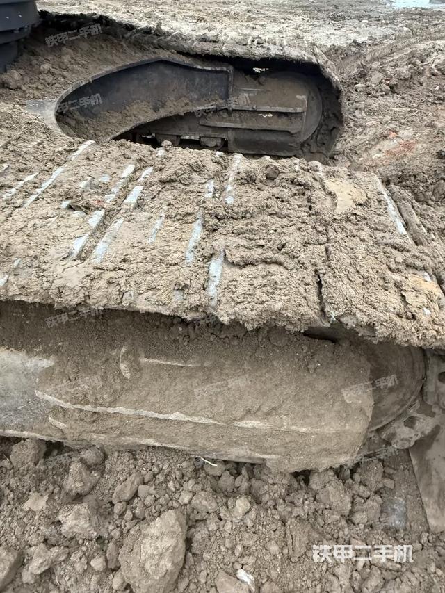 單側(cè)履帶整體（整機(jī)外觀）