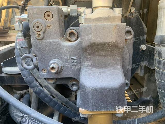 液壓泵艙室正面整體(整機(jī)外觀) 液壓泵艙室正面整體(整機(jī)外觀)