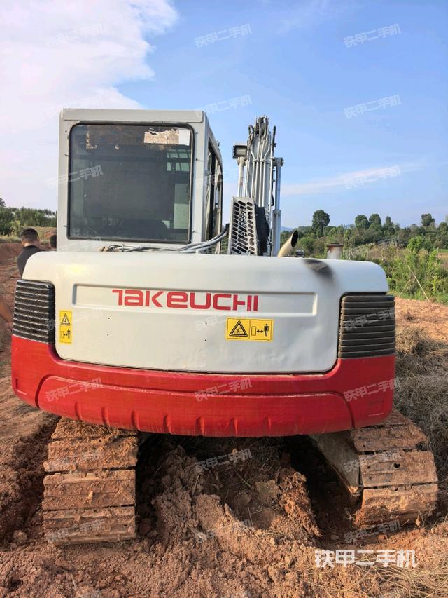 駕駛室頂部(整機(jī)外觀) 駕駛室頂部(整機(jī)外觀)