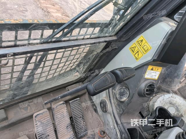 座椅左侧控制台/音响/含左手柄（驾驶室部分）