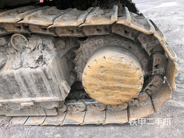 右側(cè)履帶整體(行走機構(gòu)) 右側(cè)履帶整體(行走機構(gòu))