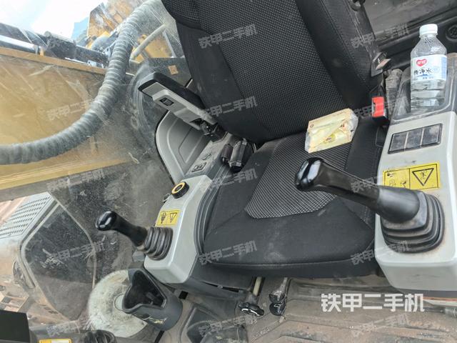 座椅后部（驾驶室部分）