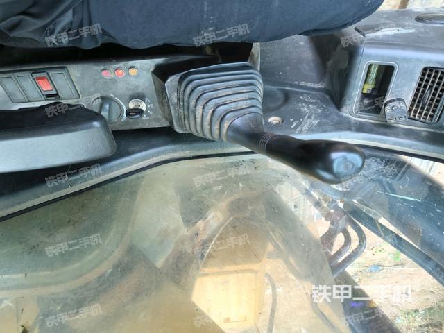 座椅右侧控制台/钥匙门/油门/含右手柄（驾驶室部分）