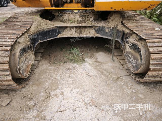 轉(zhuǎn)盤(pán)和下車(chē)架正前(工作和回轉(zhuǎn)裝置) 轉(zhuǎn)盤(pán)和下車(chē)架正前(工作和回轉(zhuǎn)裝置)