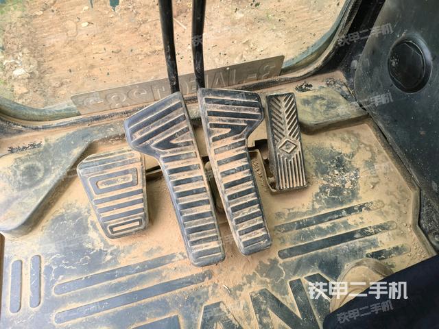 座椅左侧控制台/音响/含左手柄（驾驶室部分）