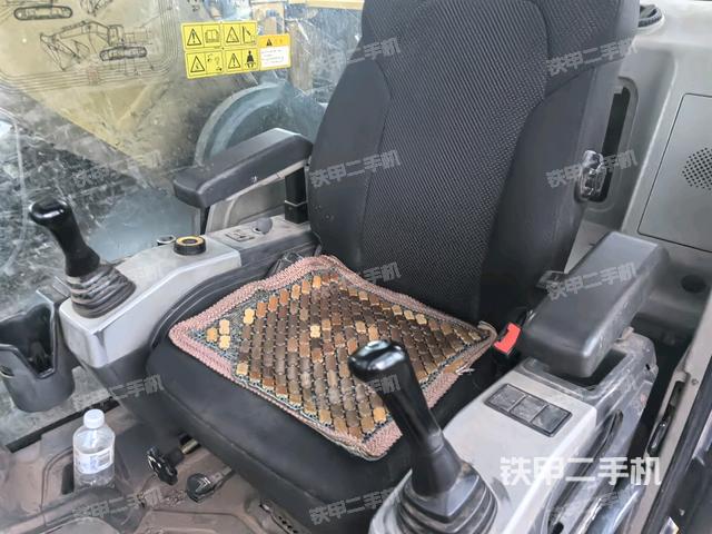 后窗玻璃角标（驾驶室部分）