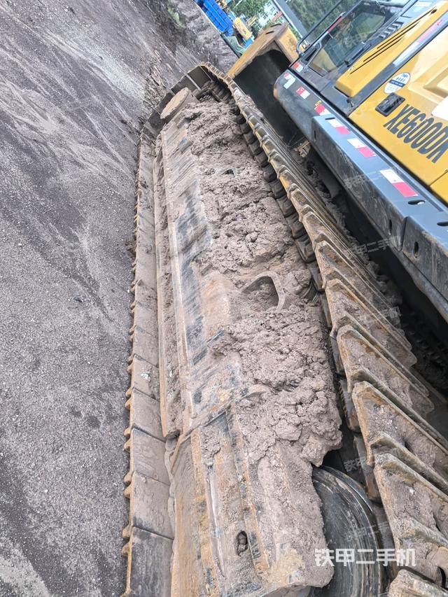 右驱动轮（行走机构）