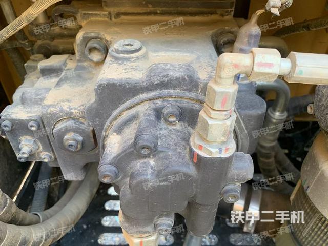 液壓泵艙室正面整體(整機外觀) 液壓泵艙室正面整體(整機外觀)