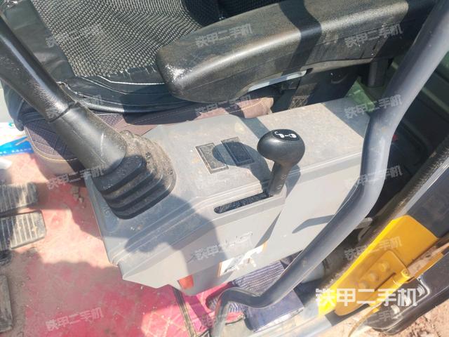 座椅左側(cè)控制臺(tái)/音響/含左手柄(駕駛室部分) 座椅左側(cè)控制臺(tái)/音響/含左手柄(駕駛室部分)