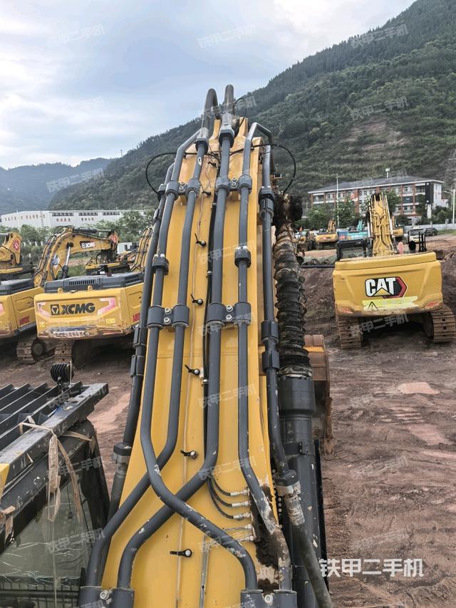 大臂背部俯视（工作和回转装置）