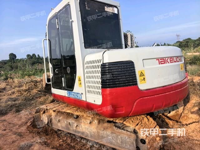 駕駛室整體(整機(jī)外觀) 駕駛室整體(整機(jī)外觀)