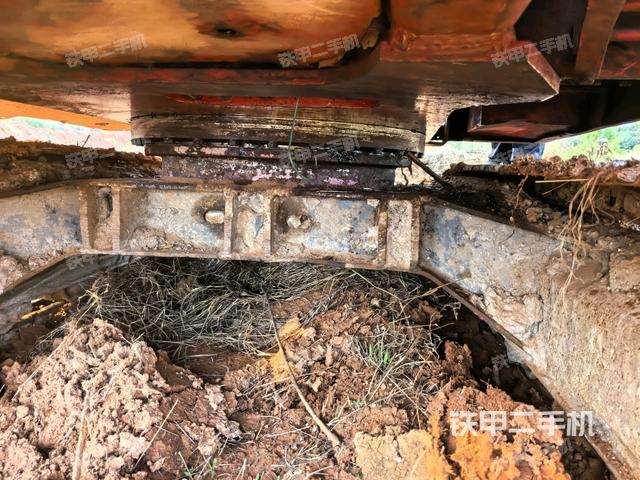 回轉(zhuǎn)馬達(dá)和主控閥(整機(jī)外觀) 回轉(zhuǎn)馬達(dá)和主控閥(整機(jī)外觀)