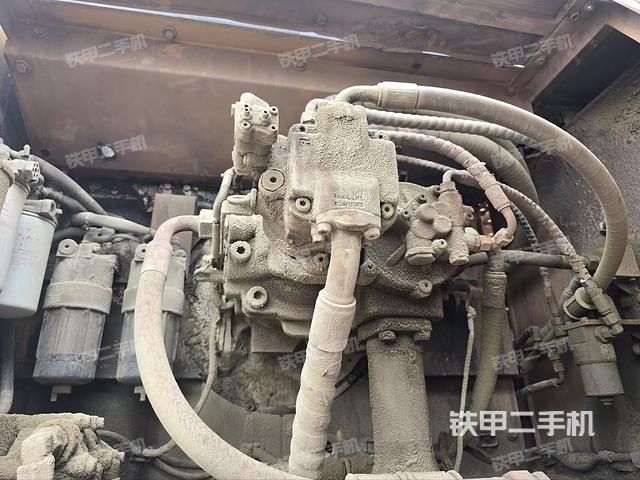 液壓泵艙室正面整體（整機(jī)外觀）