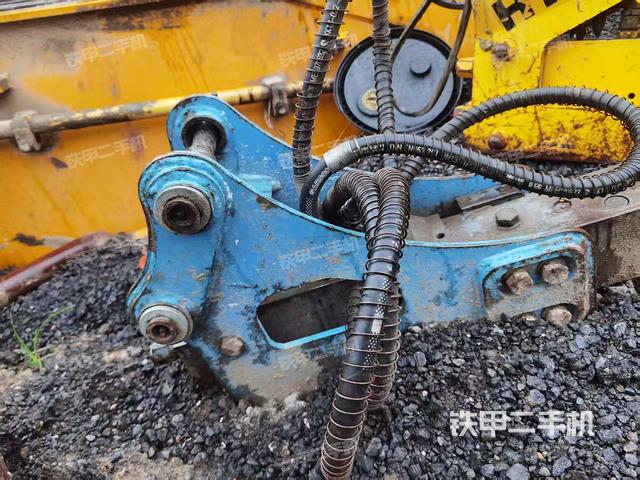 駕駛室整體(整機(jī)外觀) 駕駛室整體(整機(jī)外觀)