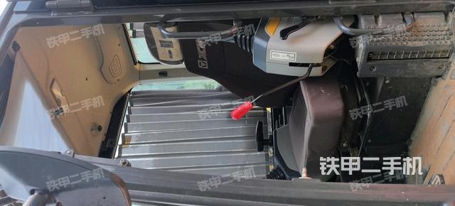 驾驶室整体(整机外观) 驾驶室整体(整机外观)