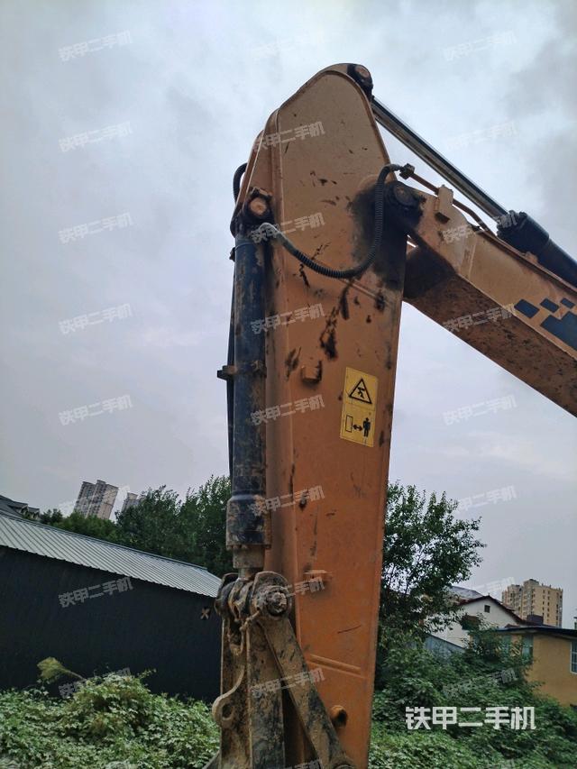 小臂整体左后(工作和回转装置) 小臂整体左后(工作和回转装置)