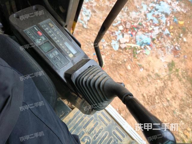 后窗玻璃角标（驾驶室部分）