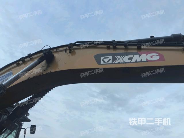 大臂油缸整体 竖拍（工作和回转装置）