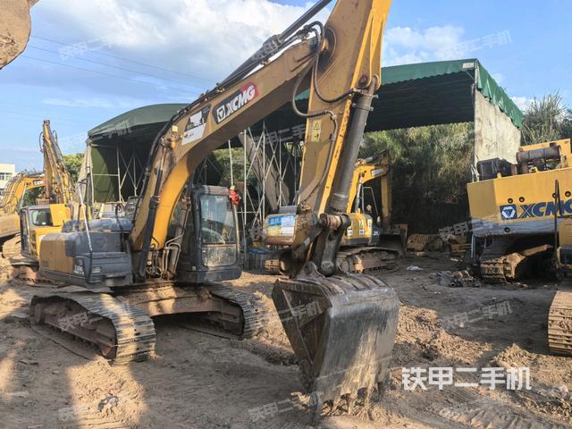 徐工XE215DA挖掘机