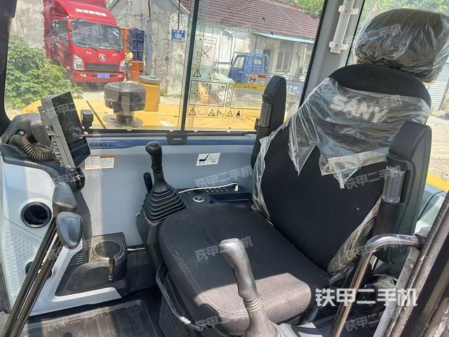 驾驶室整体（整机外观）