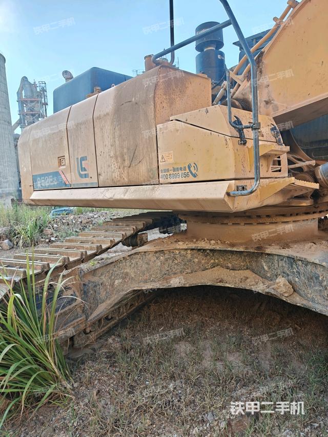 大臂根部 斜视（工作和回转装置）