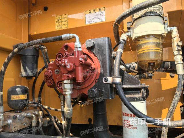 液壓泵艙室正面整體(整機(jī)外觀) 液壓泵艙室正面整體(整機(jī)外觀)