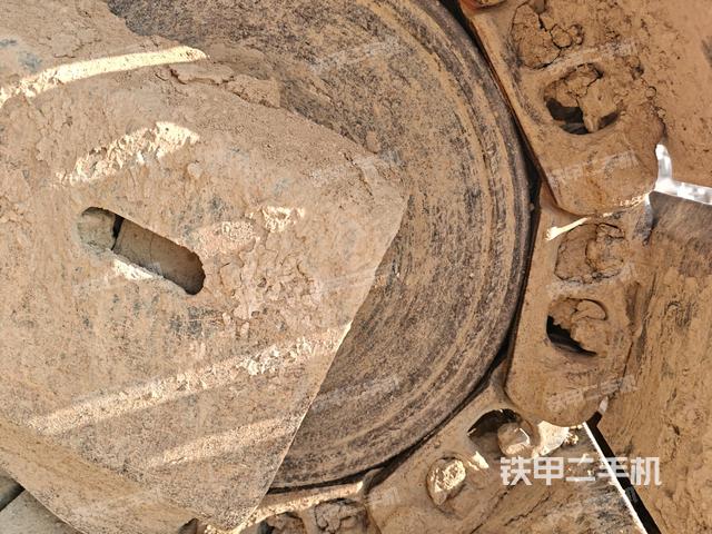 右側(cè)履帶整體?(行走機(jī)構(gòu)) 右側(cè)履帶整體?(行走機(jī)構(gòu))