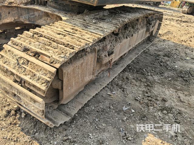 單側(cè)履帶整體(整機(jī)外觀) 單側(cè)履帶整體(整機(jī)外觀)