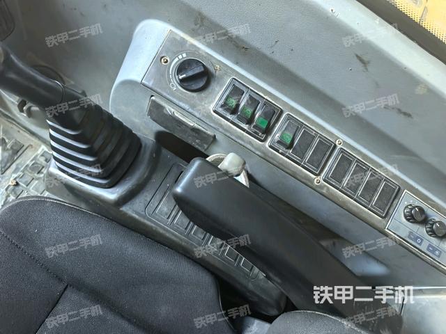 座椅右侧控制台/钥匙门/油门/含右手柄（驾驶室部分）