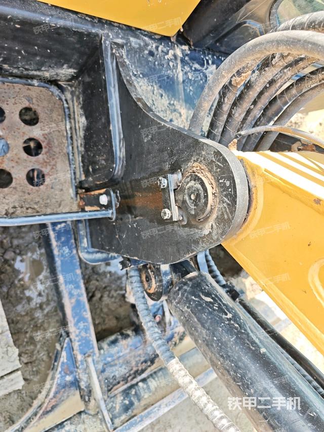 转盘和下车架正前（工作和回转装置）