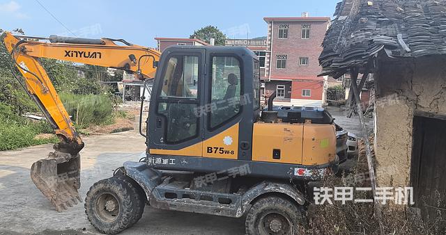 新源XYB75W-8挖掘機