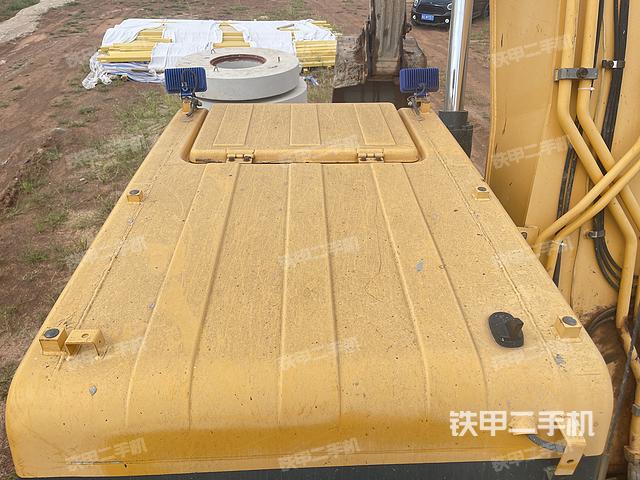 駕駛室頂部(整機(jī)外觀) 駕駛室頂部(整機(jī)外觀)