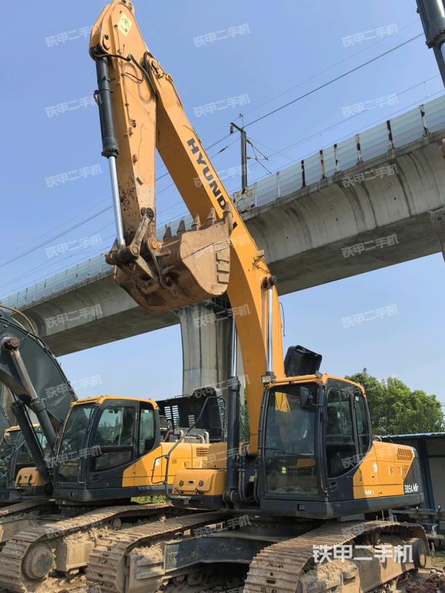 現(xiàn)代R305LVS挖掘機(jī)