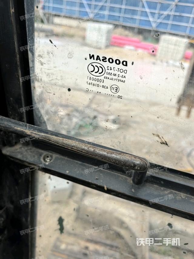 后窗玻璃角标(驾驶室部分) 后窗玻璃角标(驾驶室部分)