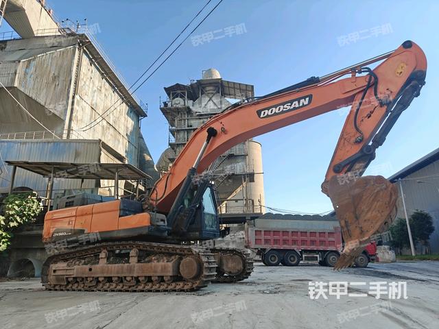 右前45(整機(jī)外觀) 右前45(整機(jī)外觀)