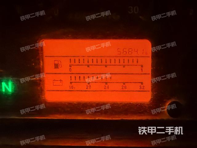 駕駛室操作臺(tái)(整機(jī)外觀及大件) 駕駛室操作臺(tái)(整機(jī)外觀及大件)