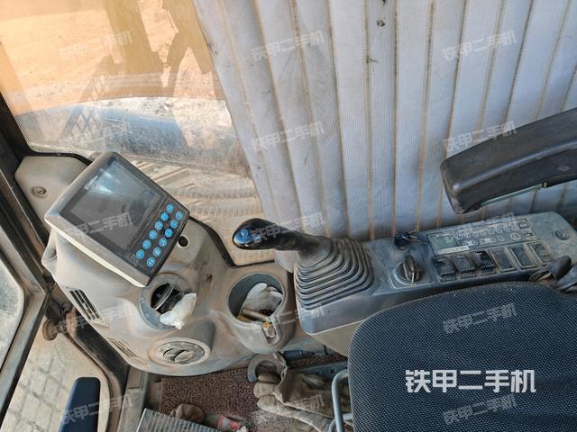 座椅左侧控制台/音响/含左手柄（驾驶室部分）