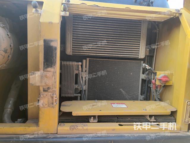 散熱器正面(大件艙室) 散熱器正面(大件艙室)