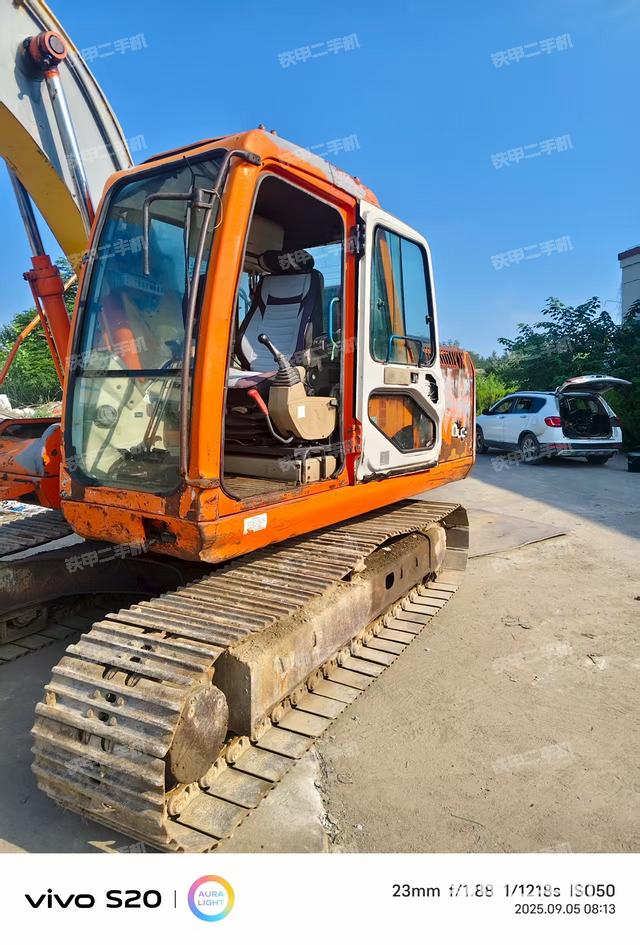 驾驶室整体(整机外观) 驾驶室整体(整机外观)