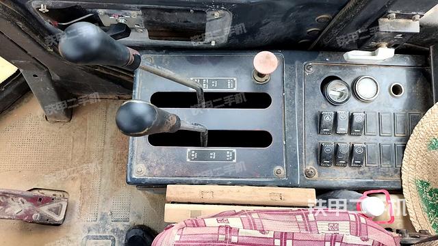 頂棚整體  內(nèi)(駕駛室部分) 頂棚整體  內(nèi)(駕駛室部分)