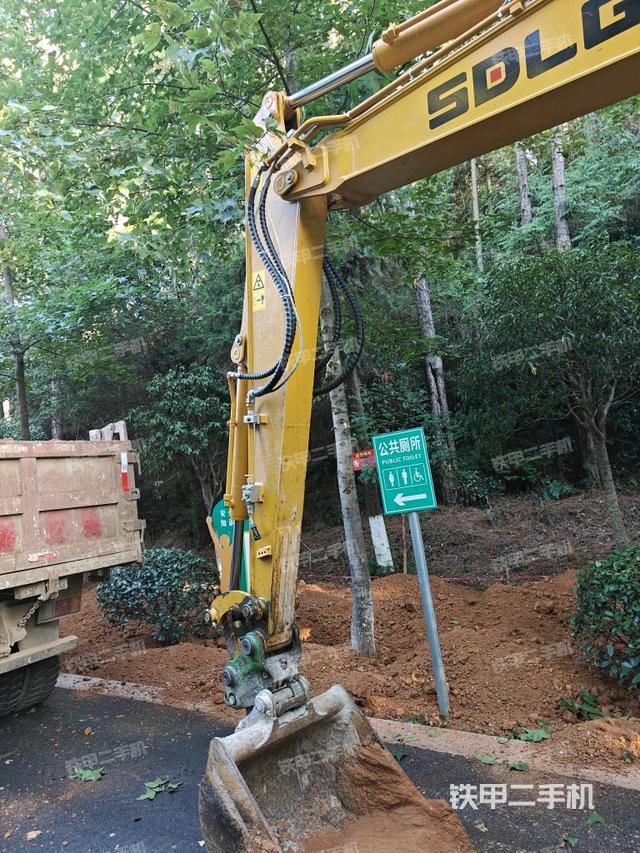 小臂整体右前（工作和回转装置）