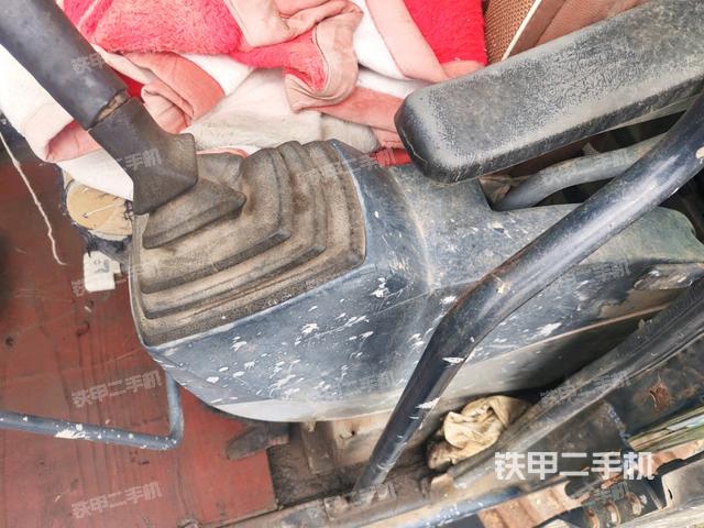 座椅左側控制臺/音響/含左手柄(駕駛室部分) 座椅左側控制臺/音響/含左手柄(駕駛室部分)