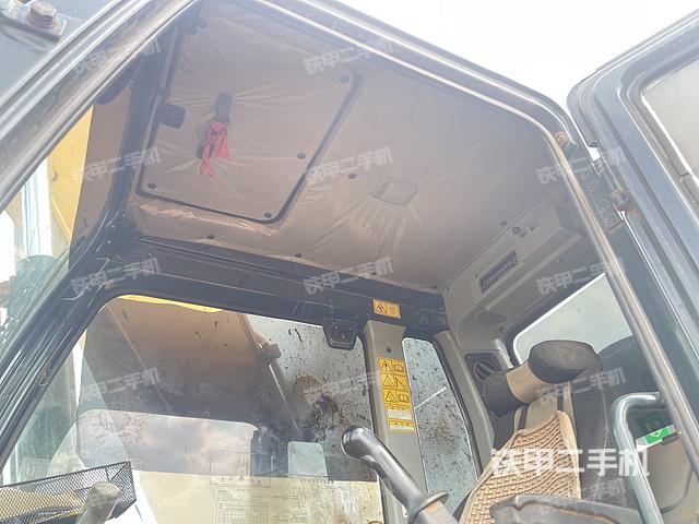 駕駛室整體(整機(jī)外觀) 駕駛室整體(整機(jī)外觀)