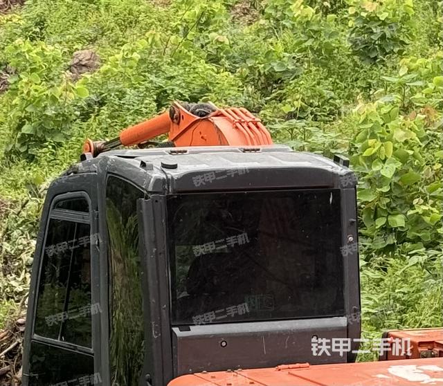 驾驶室顶部(整机外观) 驾驶室顶部(整机外观)