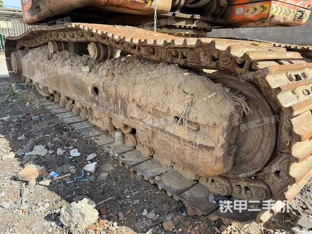 单侧履带整体(整机外观) 单侧履带整体(整机外观)