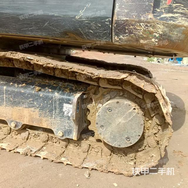 单侧履带整体(整机外观) 单侧履带整体(整机外观)