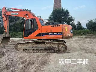 斗山DH225-7挖掘机实拍图片