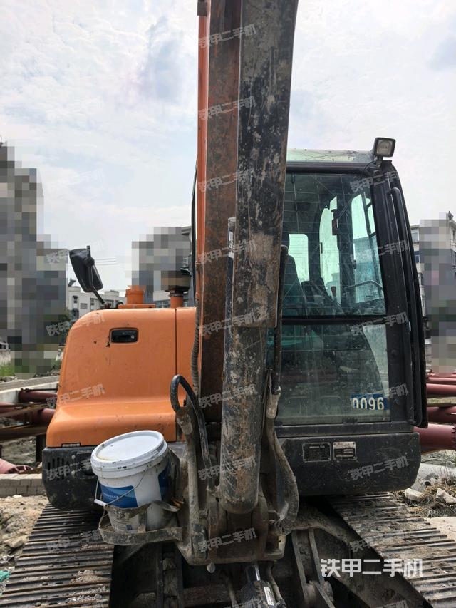 转盘和下车架正前(工作和回转装置) 转盘和下车架正前(工作和回转装置)