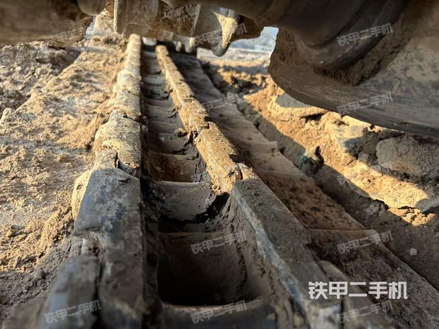 右側(cè)行走馬達(dá)蓋板(行走機(jī)構(gòu)) 右側(cè)行走馬達(dá)蓋板(行走機(jī)構(gòu))
