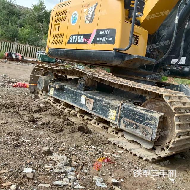 單側(cè)履帶整體(整機外觀) 單側(cè)履帶整體(整機外觀)